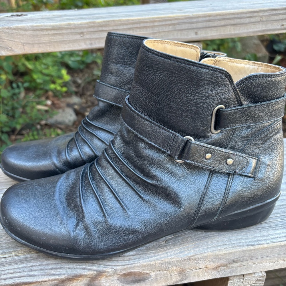 Naturalizer's Cassini Ankle Booties. Black Leather 10 - Picture 4 of 11